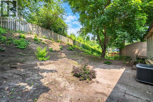 15 Woodridge Drive, Guelph (Parkwood Gardens), ON - Outdoor