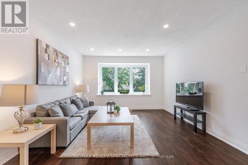 15 Woodridge Drive, Guelph (Parkwood Gardens), ON - Indoor Photo Showing Living Room