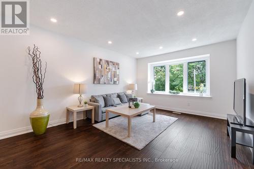 15 Woodridge Drive, Guelph (Parkwood Gardens), ON - Indoor Photo Showing Living Room