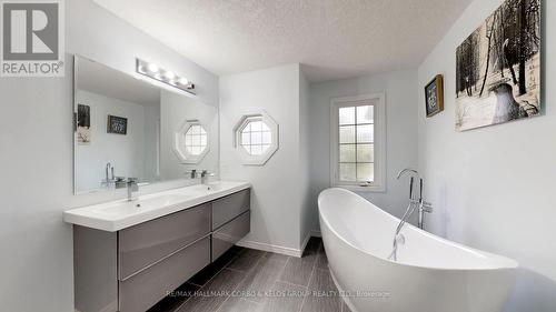 353 Westmeadow Drive, Kitchener, ON - Indoor Photo Showing Bathroom