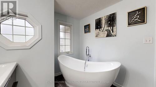 353 Westmeadow Drive, Kitchener, ON - Indoor Photo Showing Bathroom