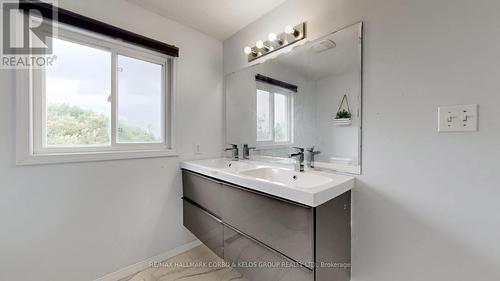 353 Westmeadow Drive, Kitchener, ON - Indoor Photo Showing Bathroom