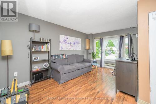 571 James Street N, Hamilton (North End), ON - Indoor Photo Showing Living Room