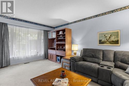 39 Grandview Crescent, Oro-Medonte, ON - Indoor Photo Showing Living Room