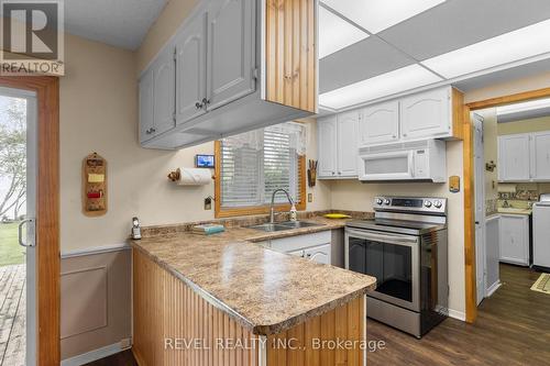 39 Grandview Crescent, Oro-Medonte, ON - Indoor Photo Showing Kitchen With Double Sink