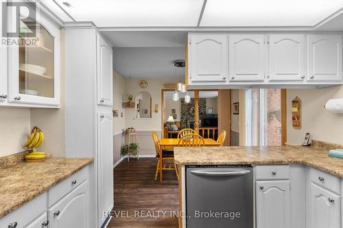 39 Grandview Crescent, Oro-Medonte, ON - Indoor Photo Showing Kitchen