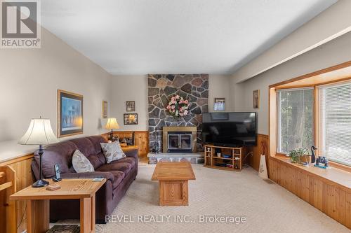 39 Grandview Crescent, Oro-Medonte, ON - Indoor Photo Showing Living Room With Fireplace