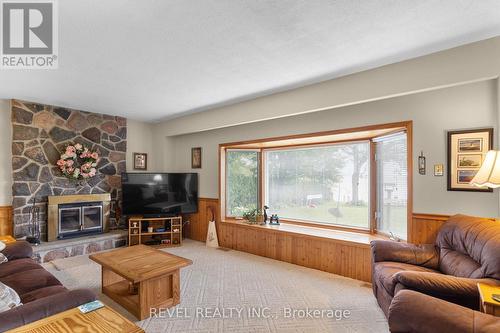 39 Grandview Crescent, Oro-Medonte, ON - Indoor Photo Showing Living Room With Fireplace