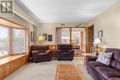 39 Grandview Crescent, Oro-Medonte, ON - Indoor Photo Showing Living Room