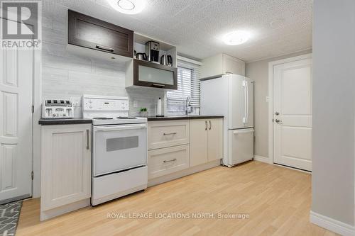 38 Laidlaw Street, Wasaga Beach, ON - Indoor Photo Showing Kitchen