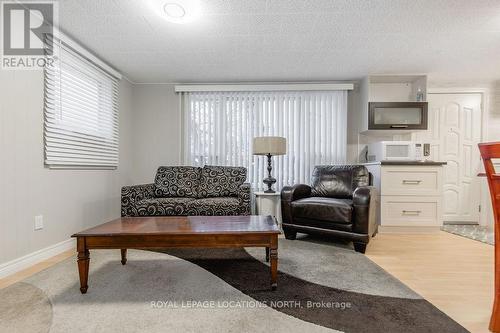 38 Laidlaw Street, Wasaga Beach, ON - Indoor Photo Showing Living Room