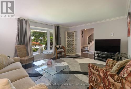 132 Hampton Heath Road, Burlington, ON - Indoor Photo Showing Living Room