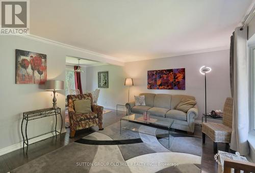 132 Hampton Heath Road, Burlington, ON - Indoor Photo Showing Living Room