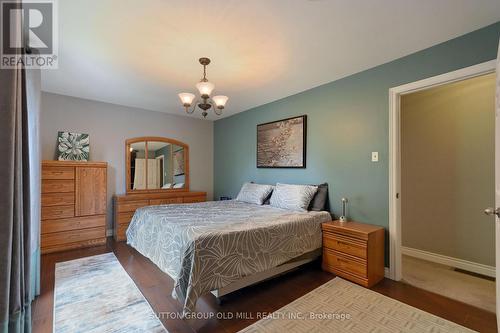 132 Hampton Heath Road, Burlington, ON - Indoor Photo Showing Bedroom