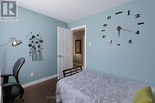 132 Hampton Heath Road, Burlington, ON - Indoor Photo Showing Bedroom