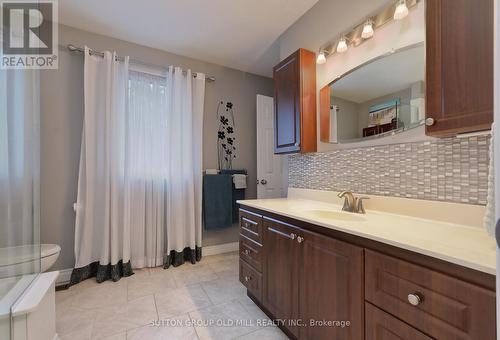 132 Hampton Heath Road, Burlington, ON - Indoor Photo Showing Bathroom