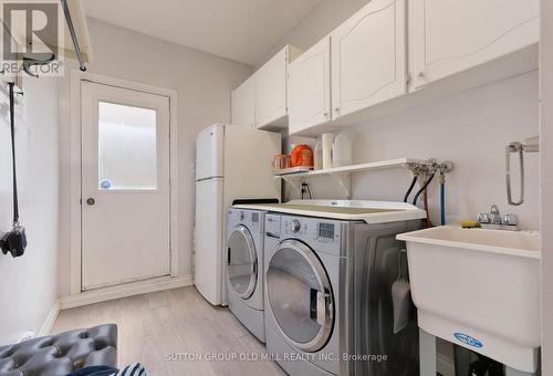 132 Hampton Heath Road, Burlington (Appleby), ON - Indoor Photo Showing Laundry Room