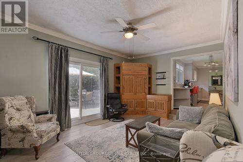 132 Hampton Heath Road, Burlington, ON - Indoor Photo Showing Living Room