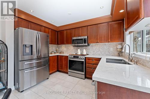 900 Mcneil Drive, Milton (Beaty), ON - Indoor Photo Showing Kitchen With Double Sink