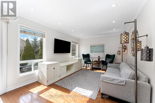 900 Mcneil Drive, Milton (Beaty), ON - Indoor Photo Showing Living Room