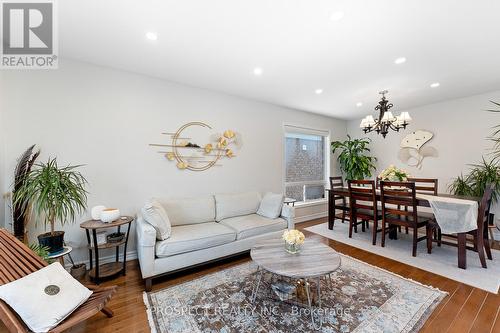 900 Mcneil Drive, Milton (Beaty), ON - Indoor Photo Showing Living Room