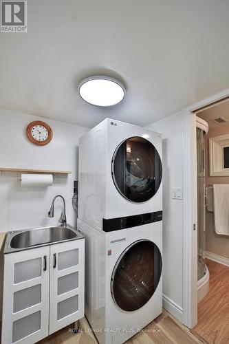 644 Maclaren Drive, Burlington (Roseland), ON - Indoor Photo Showing Bathroom