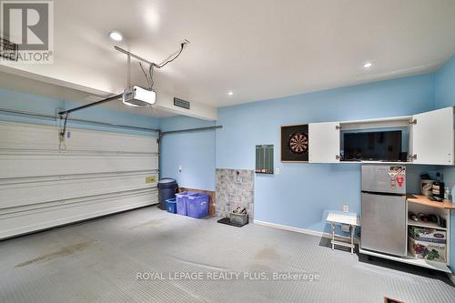 644 Maclaren Drive, Burlington (Roseland), ON - Indoor Photo Showing Garage