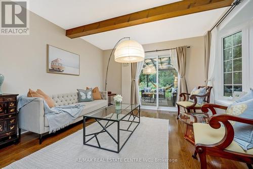 7369 Appleby Line, Milton (Nelson), ON - Indoor Photo Showing Living Room