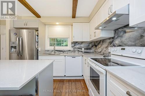 7369 Appleby Line, Milton (Nelson), ON - Indoor Photo Showing Kitchen