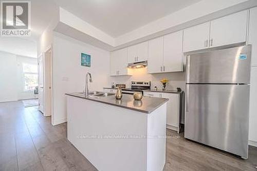 388 Okanagan Path, Oshawa (Donevan), ON - Indoor Photo Showing Kitchen