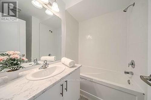 388 Okanagan Path, Oshawa, ON - Indoor Photo Showing Bathroom