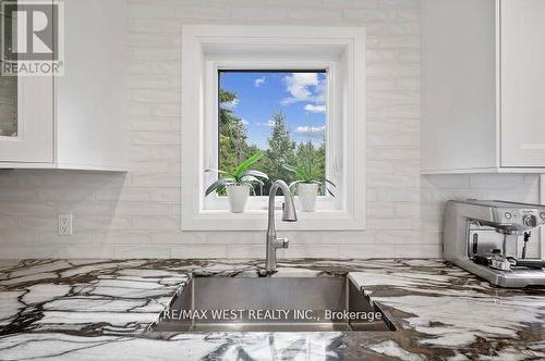 4021 Mahogany Row, Mississauga (Rathwood), ON - Indoor Photo Showing Kitchen