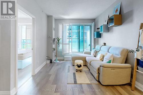 910 - 7167 Yonge Street, Markham (Grandview), ON - Indoor Photo Showing Living Room