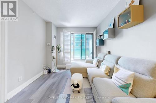 910 - 7167 Yonge Street, Markham (Grandview), ON - Indoor Photo Showing Living Room