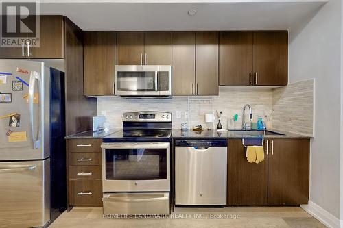 910 - 7167 Yonge Street, Markham (Grandview), ON - Indoor Photo Showing Kitchen With Upgraded Kitchen