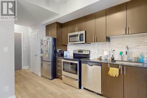 910 - 7167 Yonge Street, Markham (Grandview), ON - Indoor Photo Showing Kitchen