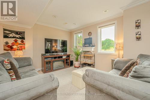 30 Birkhall Place, Barrie (Painswick South), ON - Indoor Photo Showing Living Room