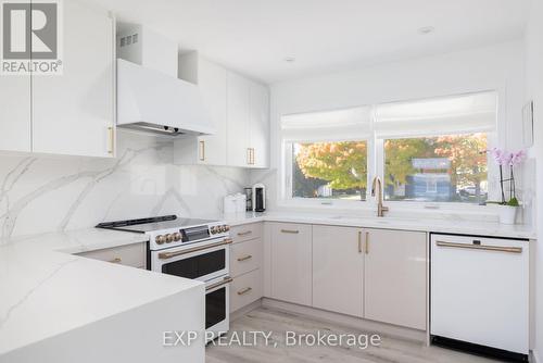 363 Macisaac Drive, Orillia, ON - Indoor Photo Showing Kitchen With Upgraded Kitchen