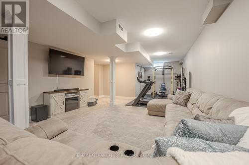 41 Landscape Drive, Oro-Medonte (Horseshoe Valley), ON - Indoor Photo Showing Living Room