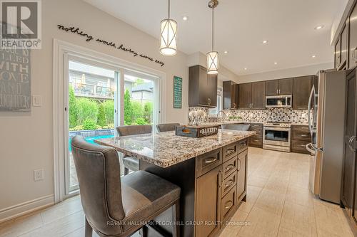 41 Landscape Drive, Oro-Medonte, ON - Indoor Photo Showing Kitchen With Upgraded Kitchen