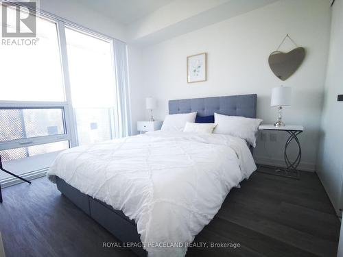 3002 - 55 Cooper Street, Toronto (Waterfront Communities), ON - Indoor Photo Showing Bedroom