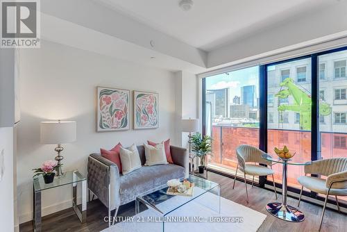 710 - 215 Queen Street W, Toronto (Waterfront Communities), ON - Indoor Photo Showing Living Room