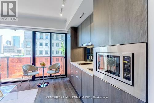 710 - 215 Queen Street W, Toronto (Waterfront Communities), ON - Indoor Photo Showing Kitchen