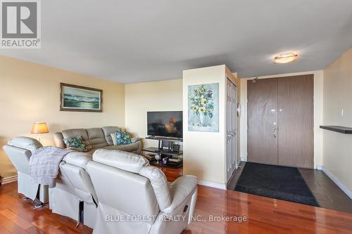 1801 - 389 Dundas Street, London, ON - Indoor Photo Showing Living Room