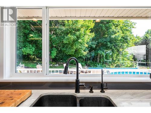 5115 Hartnell Road, Vernon, BC - Indoor Photo Showing Kitchen With Double Sink