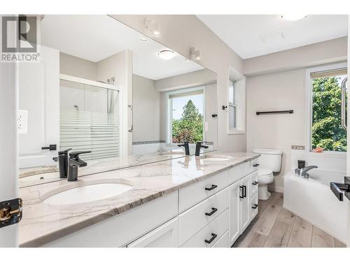 5115 Hartnell Road, Vernon, BC - Indoor Photo Showing Bathroom