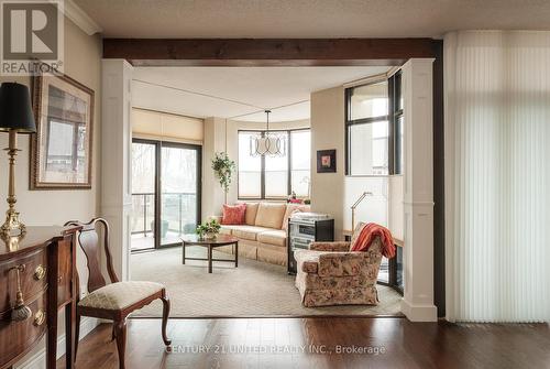 301 - 1818 Cherryhill Road, Peterborough (Monaghan), ON - Indoor Photo Showing Living Room