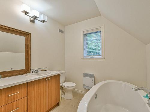 Bathroom - 376 Ch. Birchwood, Saint-Sauveur, QC - Indoor Photo Showing Bathroom