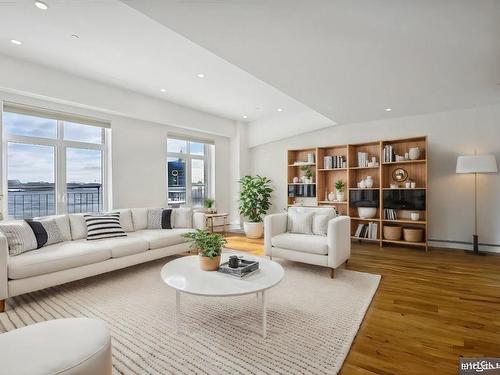 Salon - 612-1000 Rue De La Commune E., Montréal (Ville-Marie), QC - Indoor Photo Showing Living Room