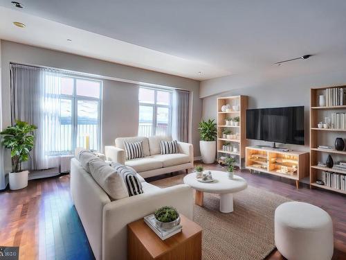 Salon - 612-1000 Rue De La Commune E., Montréal (Ville-Marie), QC - Indoor Photo Showing Living Room